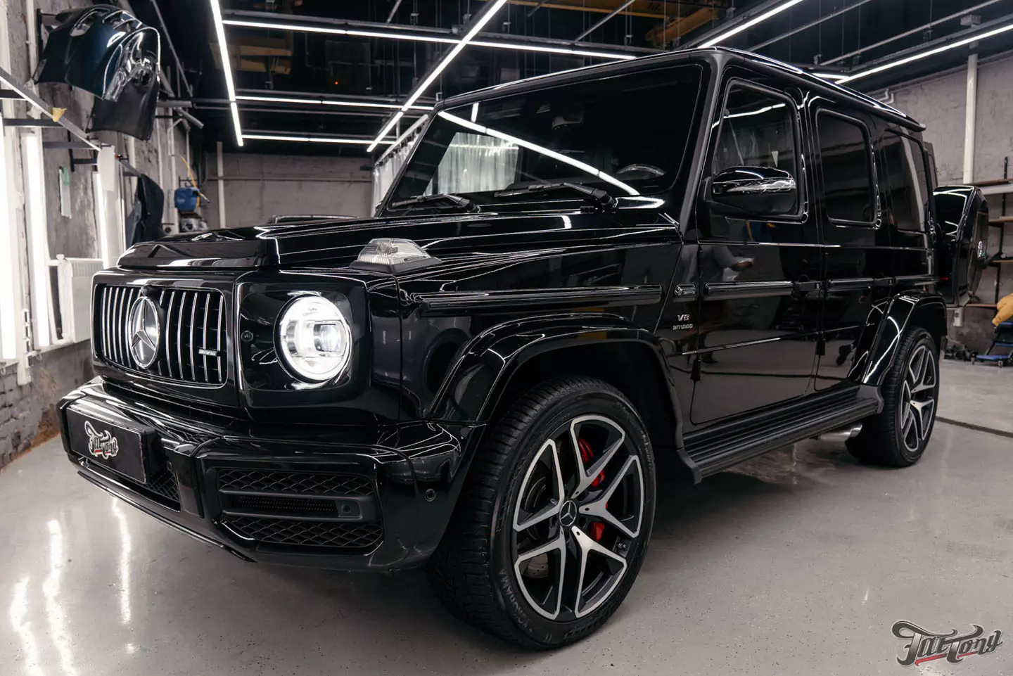 Прокачали акустику на Mercedes G63 AMG: заменили сабвуфер и фронтальную акустику